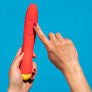 HYPE - ROMP 3 <p data-start="36" data-end="470">Scopri <strong data-start="43" data-end="59">Hype di ROMP</strong>, il vibratore punto G progettato per regalare stimolazioni mirate e sensazioni intense. La sua forma curva ed ergonomica aiuta a raggiungere facilmente le zone più sensibili, mentre le diverse modalità di vibrazione permettono di personalizzare ogni momento di piacere. Realizzato in morbido silicone di alta qualità, è impermeabile, ricaricabile tramite USB e pronto ad accompagnarti in ogni tua esplorazione.</p> HYPE - ROMP - 5